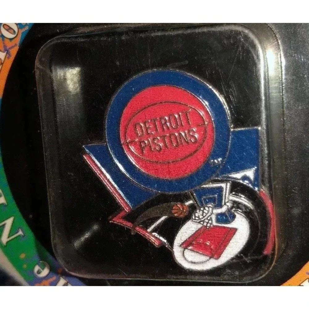1995 NBA LICENSED‎ DETROIT PISTONS TRADING PIN NEW SEALED